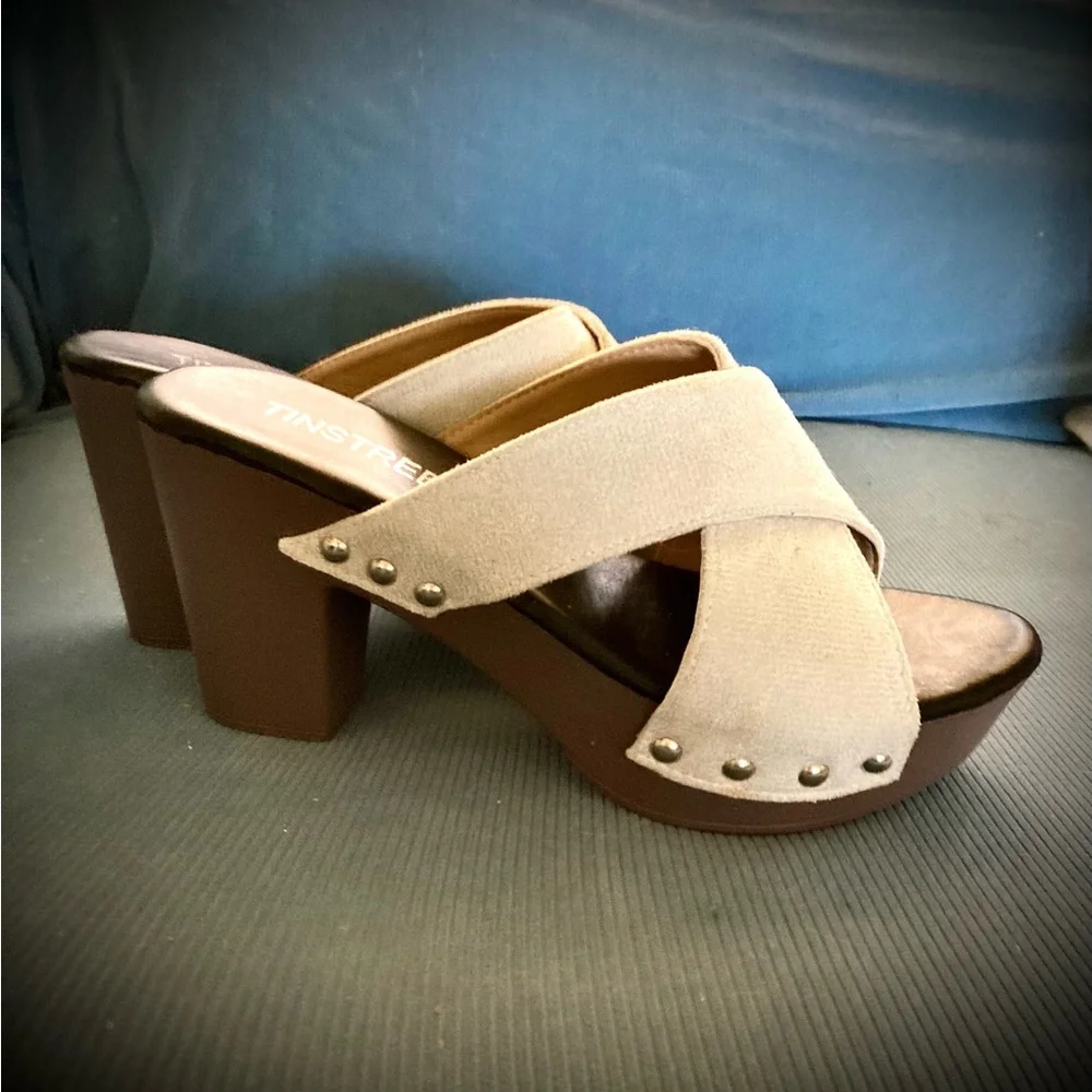 NWOB-TINSTREE Cross-Strap design 3”  Heel Sandals-White, Comfortable
